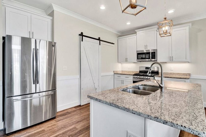 Enjoy lake community living in one of Lake Greenwood's most - photo 37
