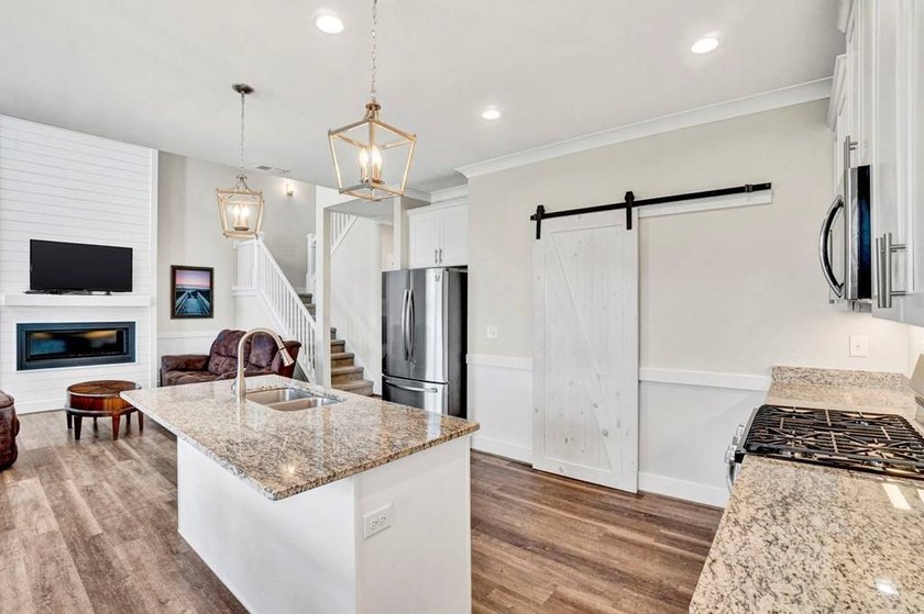 Enjoy lake community living in one of Lake Greenwood's most - photo 38