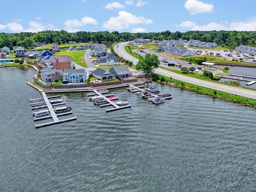 Enjoy lake community living in one of Lake Greenwood's most - photo 40