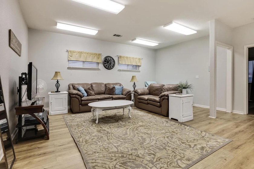 Fantastic Investment Opportunity! This duplex is ideally - photo 16