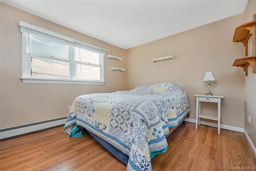 Amityville South. Raised after Sandy! All Renovated 3Bedroom, 2 - photo 20