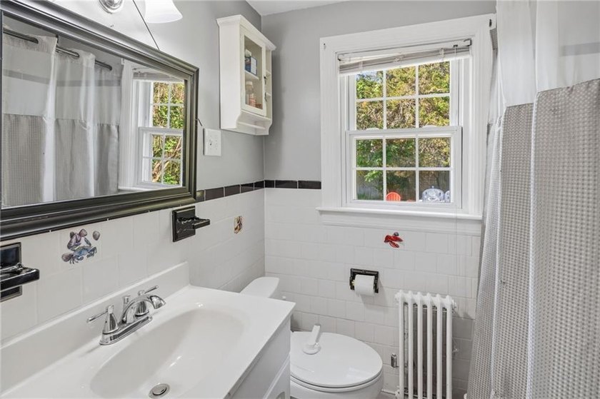 Charming 2-bedroom, 1-bath Cape located in a highly desirable - photo 21