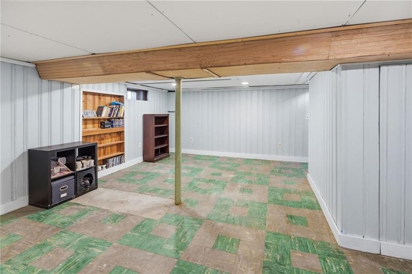 Charming 2-bedroom, 1-bath Cape located in a highly desirable - photo 24