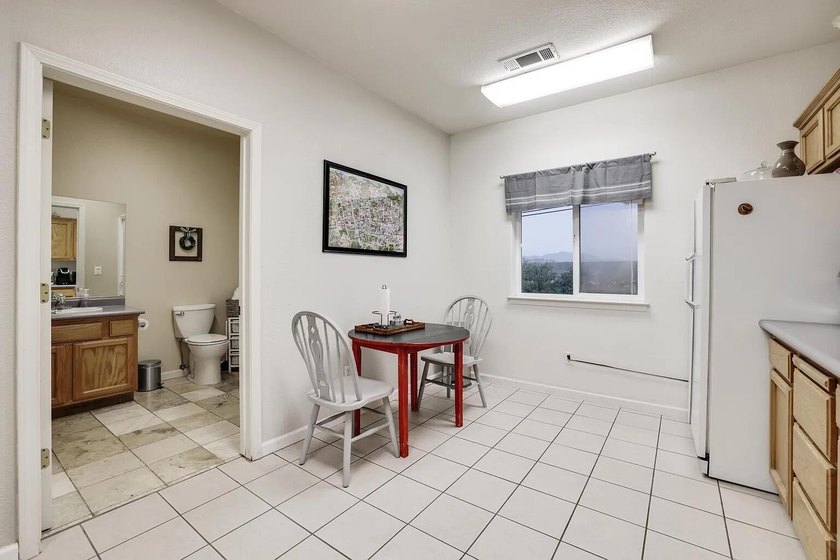 Fantastic Investment Opportunity! This duplex is ideally - photo 30