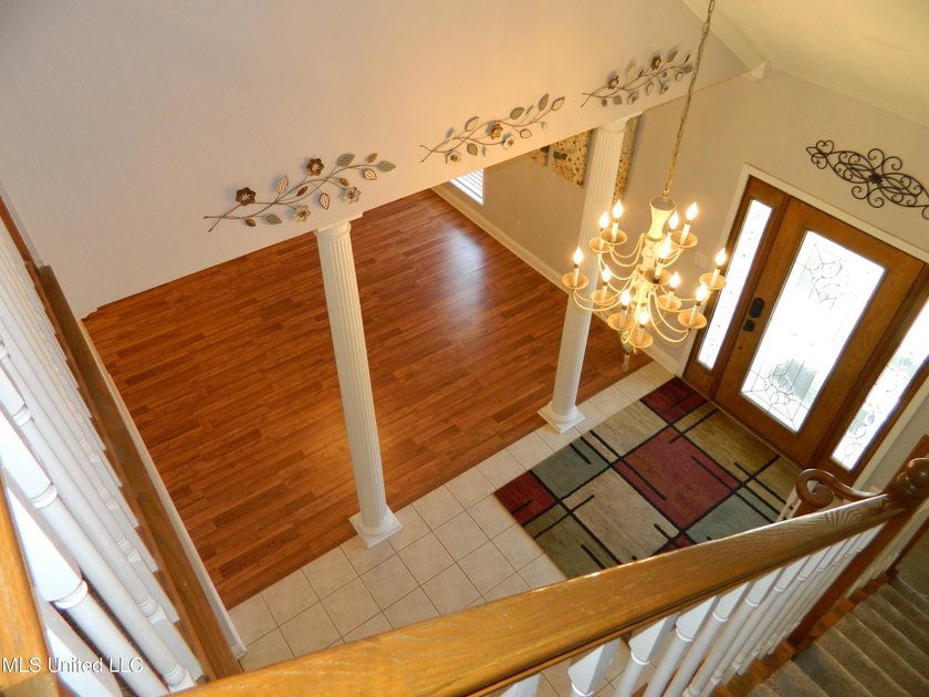 Nice family home, move in ready, master bedroom on lower floor - photo 33