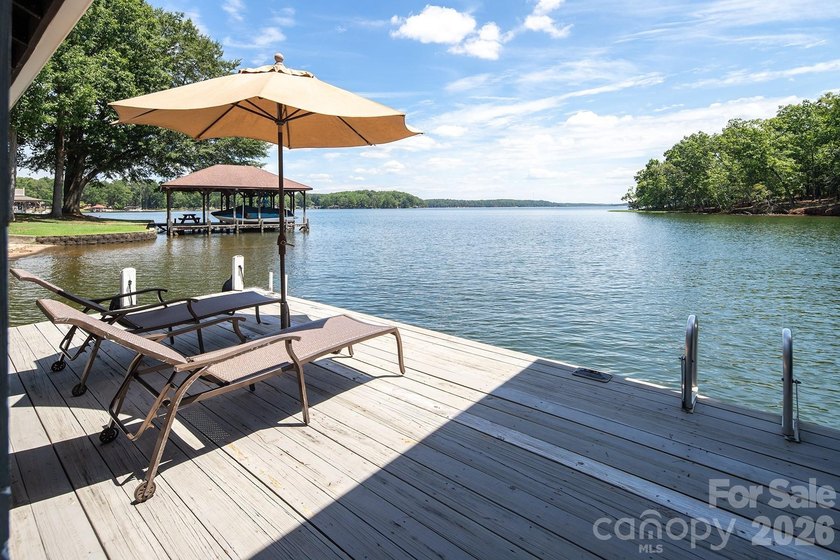 Big water. Level lot. One of Lake Tillery's finest boathouses - photo 2