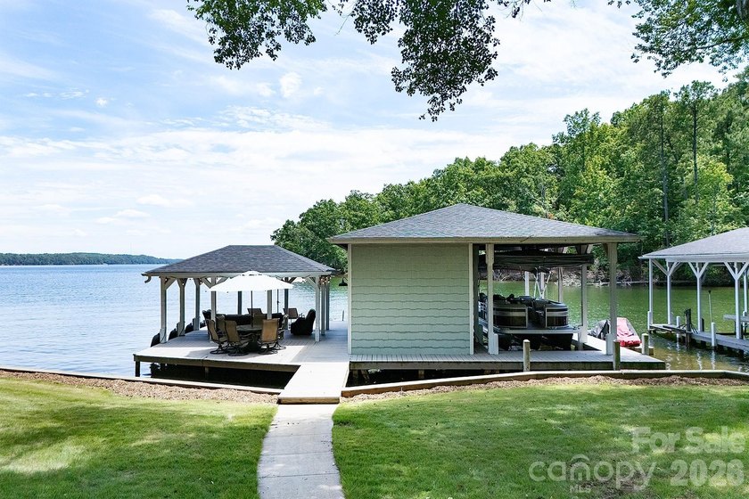 Big water. Level lot. One of Lake Tillery's finest boathouses - photo 3