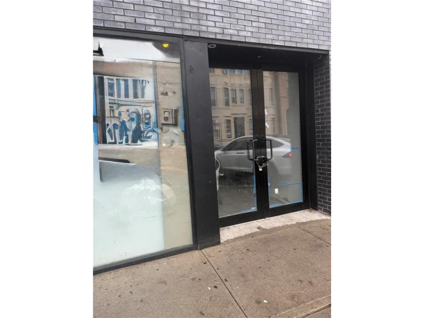 Great investment, 3 stores about 6,362 sq fts, plus 10 in door - photo 5