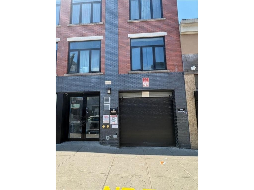 Great investment, 3 stores about 6,362 sq fts, plus 10 in door - photo 6