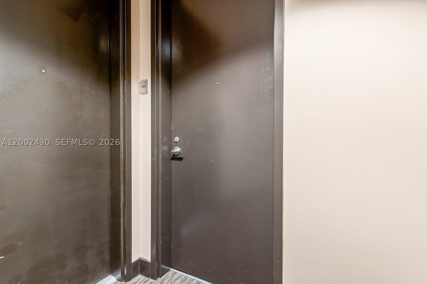 Beautifully positioned corner unit in the heart of Brickell - photo 3