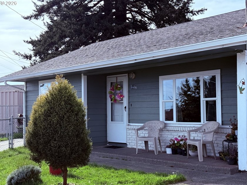 Beautiful duplex opportunity offering flexibility for both - photo 5