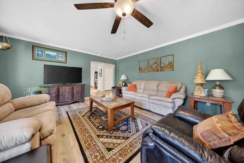 Welcome to your Lake Almanor West Shore retreat! This charming - photo 14