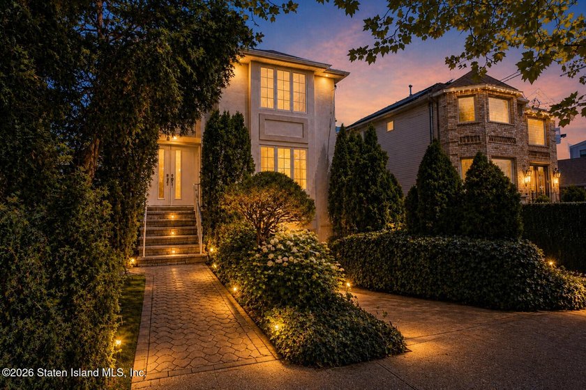 Welcome to 47 Robinson Avenue! This young two-family, 3-bedroom - photo 4