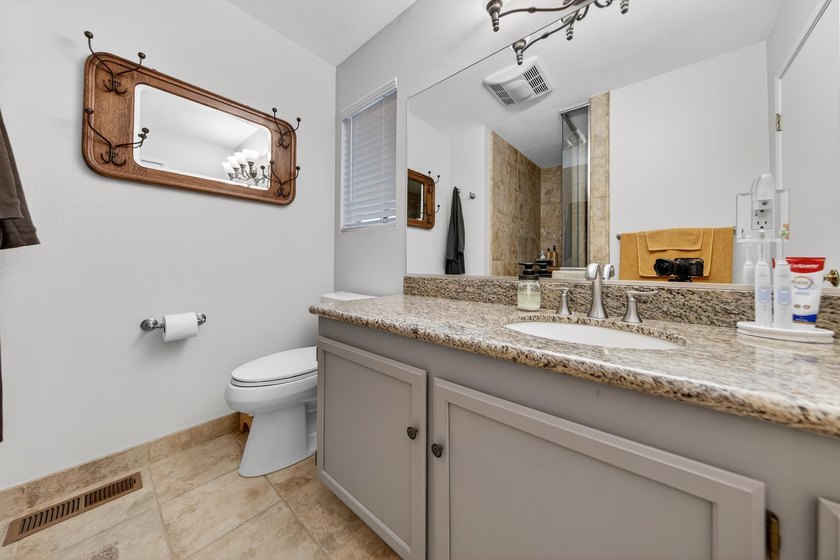 Welcome to your Lake Almanor West Shore retreat! This charming - photo 17