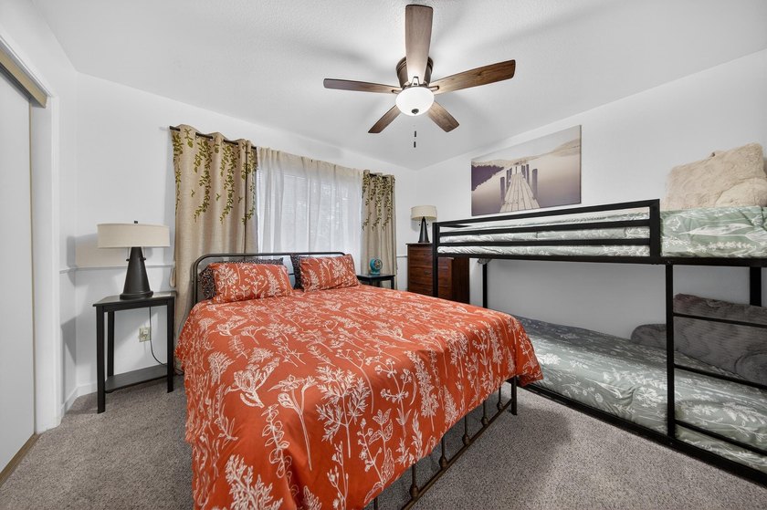 Welcome to your Lake Almanor West Shore retreat! This charming - photo 18