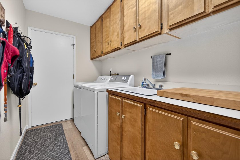 Welcome to your Lake Almanor West Shore retreat! This charming - photo 22