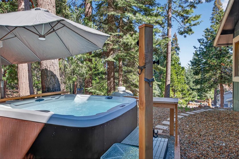 Welcome to your Lake Almanor West Shore retreat! This charming - photo 26