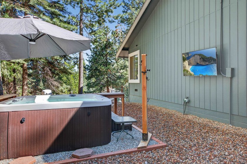 Welcome to your Lake Almanor West Shore retreat! This charming - photo 27