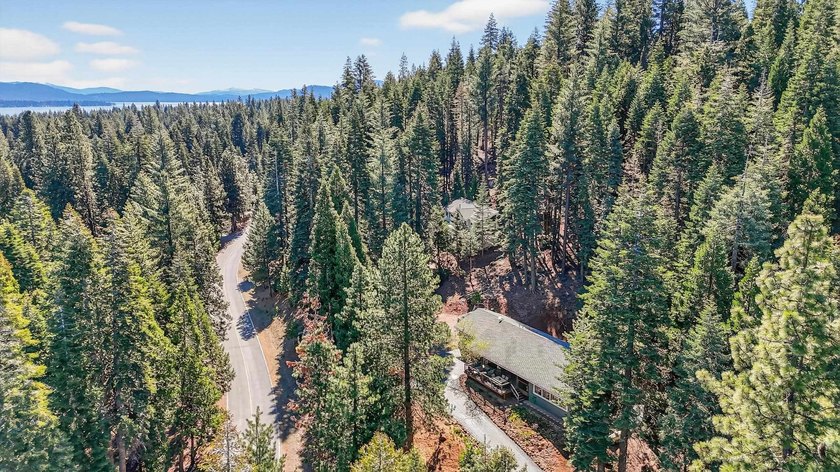 Welcome to your Lake Almanor West Shore retreat! This charming - photo 32