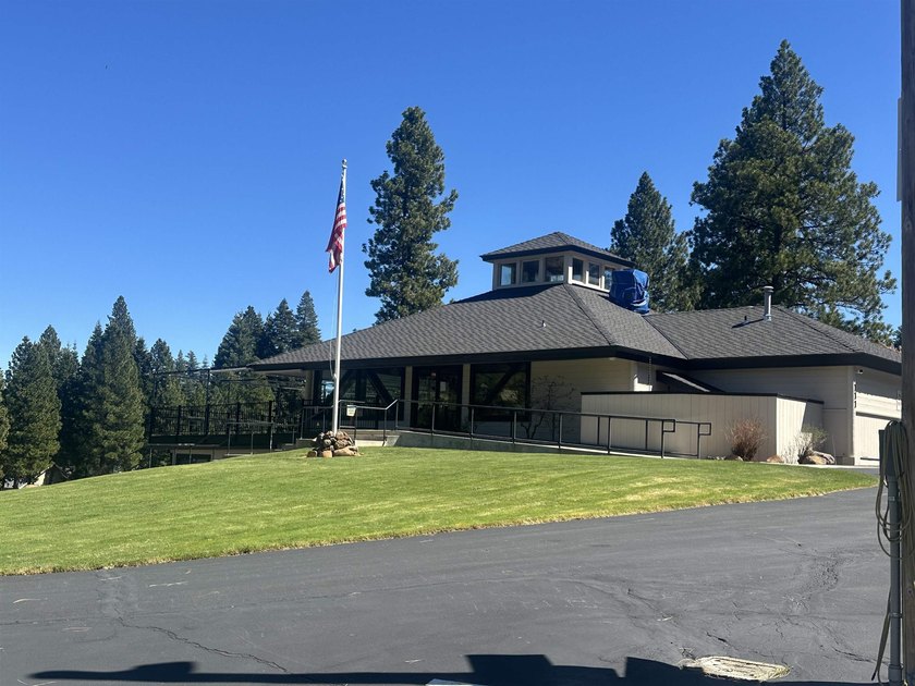Welcome to your Lake Almanor West Shore retreat! This charming - photo 33