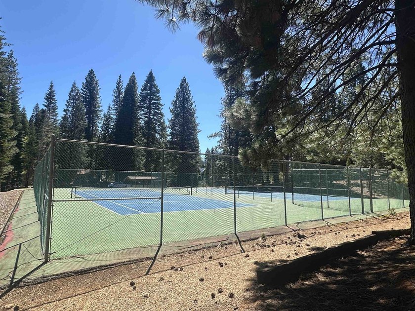 Welcome to your Lake Almanor West Shore retreat! This charming - photo 35
