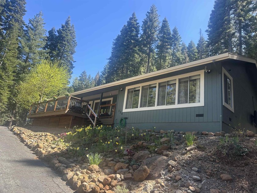 Welcome to your Lake Almanor West Shore retreat! This charming - photo 36