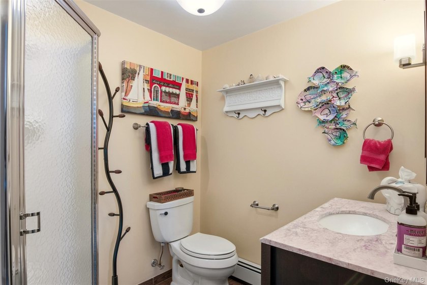 Desirable East Moriches location! This 3-bedroom, 2-bath - photo 26