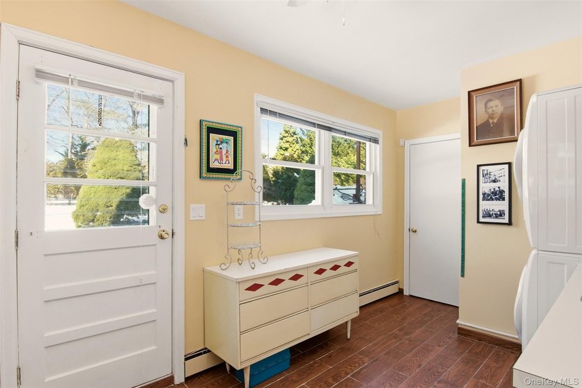 Desirable East Moriches location! This 3-bedroom, 2-bath - photo 27