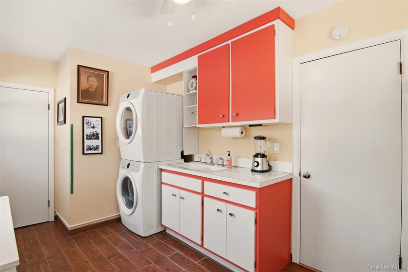 Desirable East Moriches location! This 3-bedroom, 2-bath - photo 28