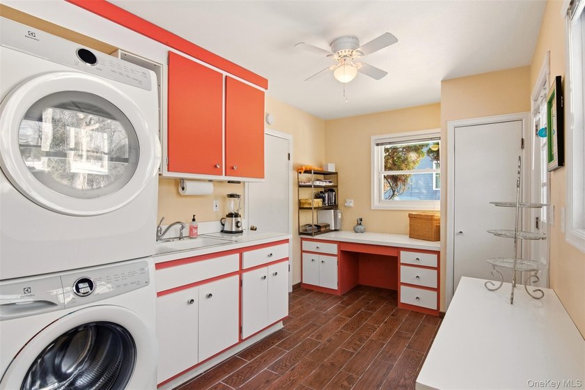 Desirable East Moriches location! This 3-bedroom, 2-bath - photo 29