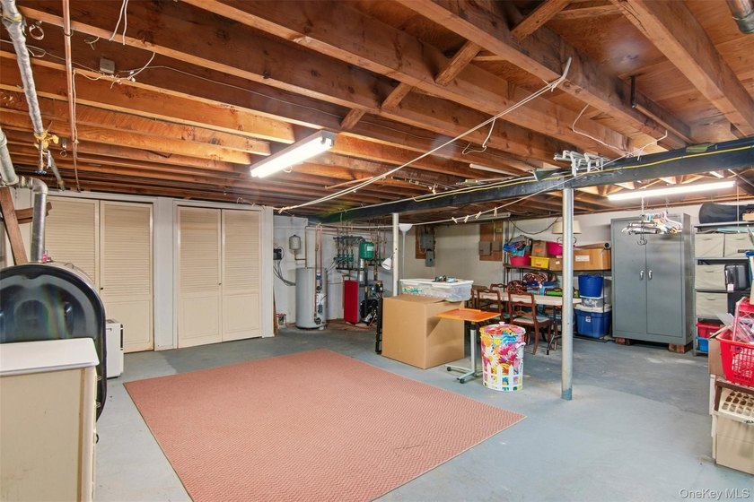 Desirable East Moriches location! This 3-bedroom, 2-bath - photo 37
