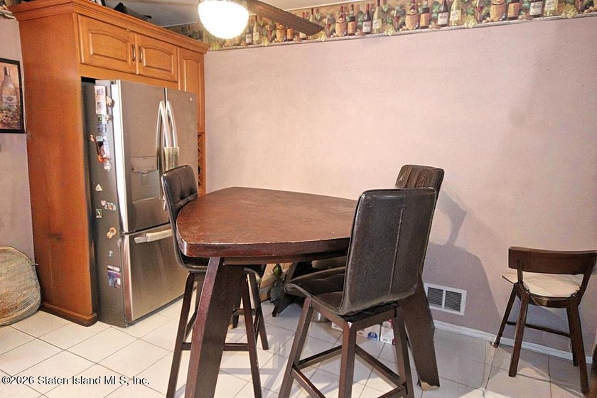 Welcome to 160 Kenilworth Ave. This end unit townhouse is - photo 8