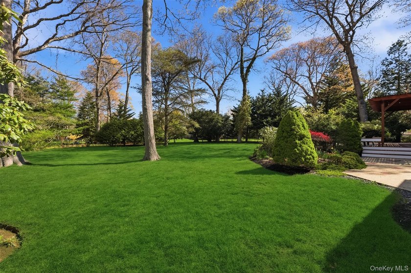 Desirable East Moriches location! This 3-bedroom, 2-bath - photo 41