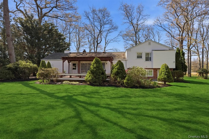 Desirable East Moriches location! This 3-bedroom, 2-bath - photo 43