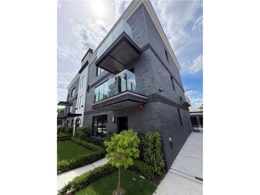 NEW CONSTRUCTION Welcome to The Panda Condominiums, the crown - photo 4