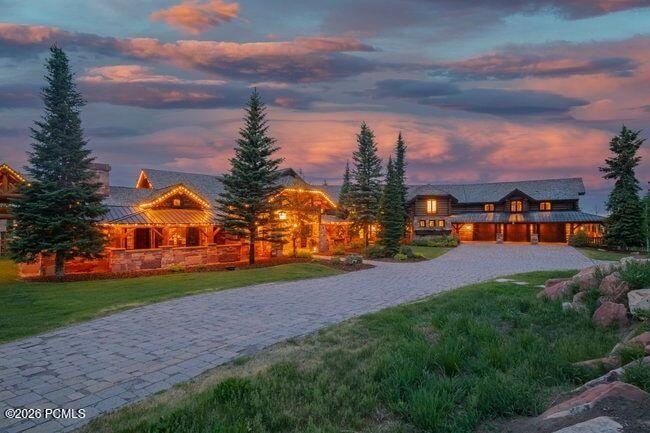 Welcome to one of the most iconic estates in Wolf Creek Ranch - photo 3