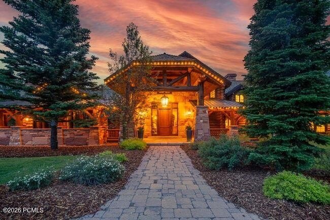 Welcome to one of the most iconic estates in Wolf Creek Ranch - photo 4