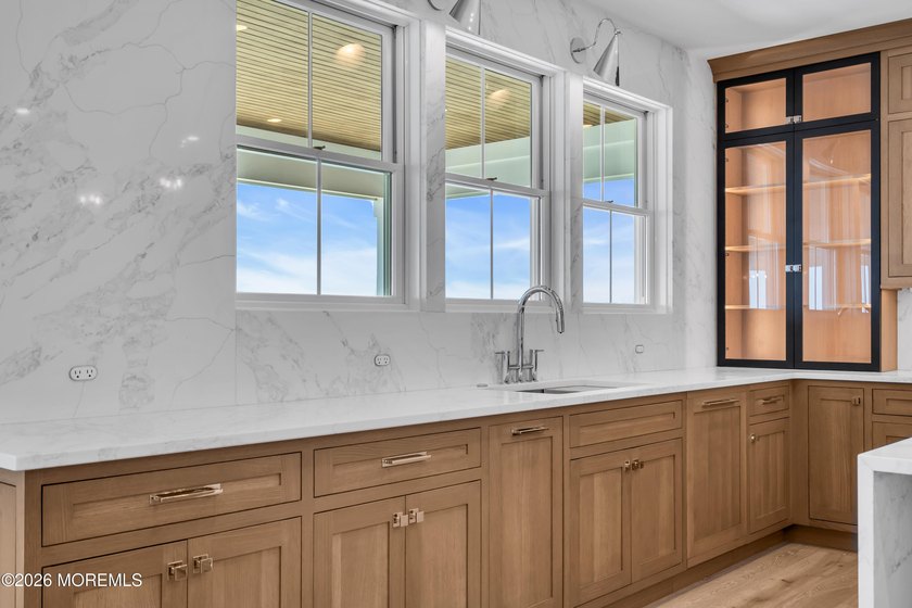 Spectacularly designed 5/6 bedroom, 6 bath bayfront home is - photo 11