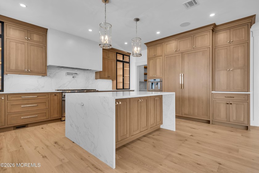 Spectacularly designed 5/6 bedroom, 6 bath bayfront home is - photo 12