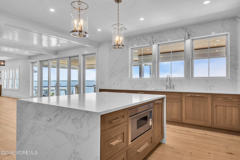 Spectacularly designed 5/6 bedroom, 6 bath bayfront home is - photo 14