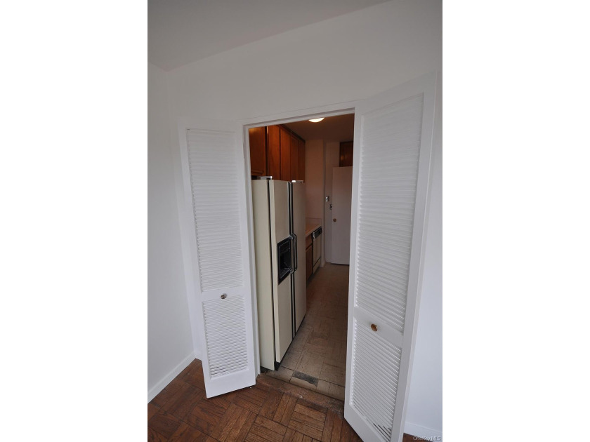 Opportunity Knocks! Sought after Garth Essex---Walk to Scarsdale - photo 15
