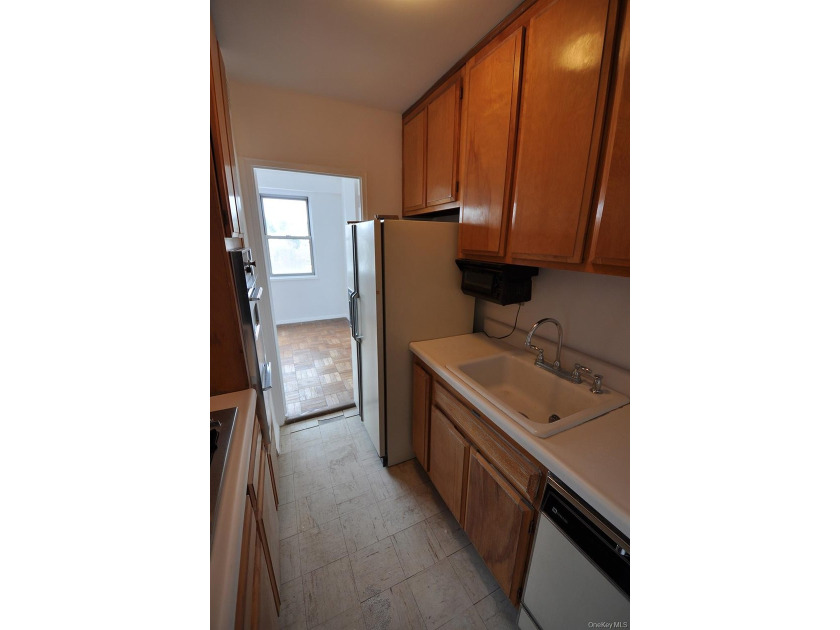 Opportunity Knocks! Sought after Garth Essex---Walk to Scarsdale - photo 16