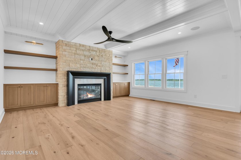 Spectacularly designed 5/6 bedroom, 6 bath bayfront home is - photo 21