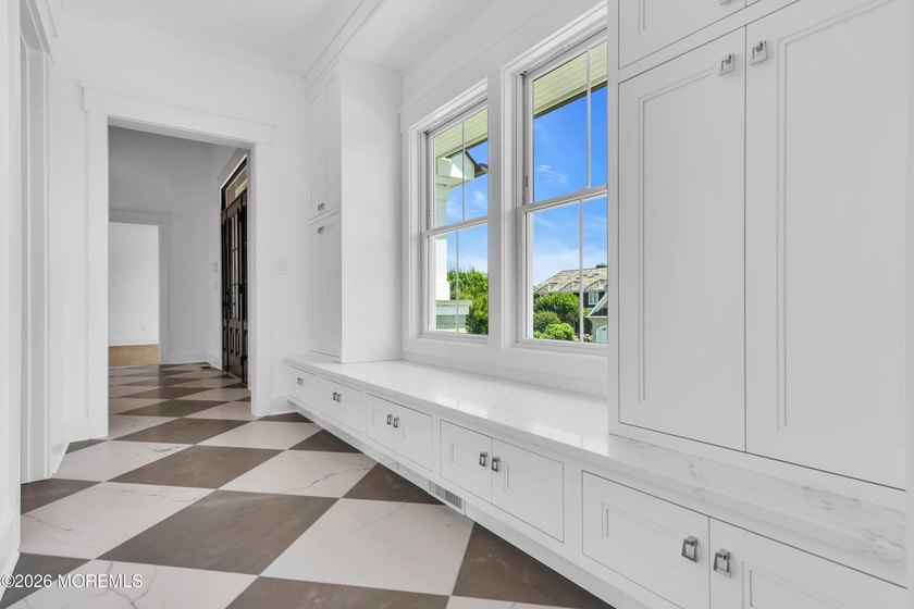 Spectacularly designed 5/6 bedroom, 6 bath bayfront home is - photo 27