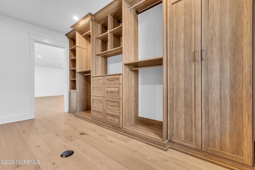 Spectacularly designed 5/6 bedroom, 6 bath bayfront home is - photo 44