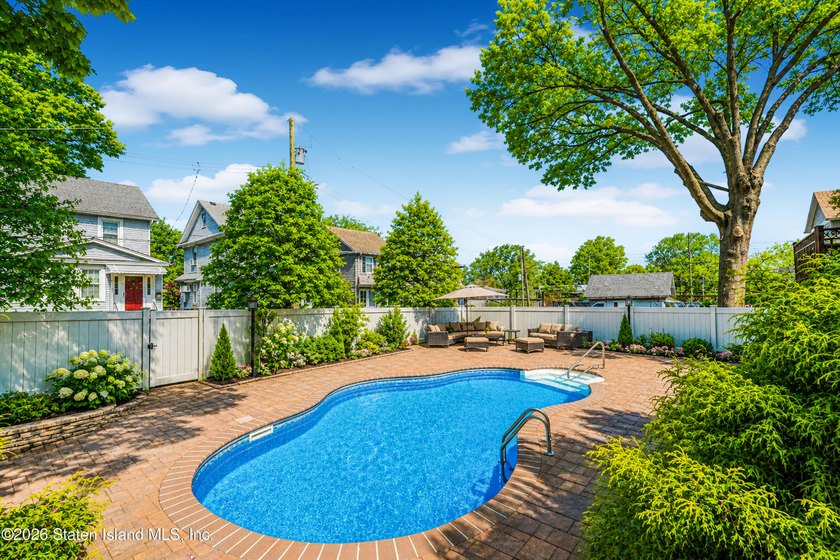 4 BEDROOMS! 4 BATHROOMS! WESTERLEIGH! Discover unparalleled - photo 2