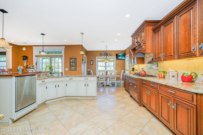 4 BEDROOMS! 4 BATHROOMS! WESTERLEIGH! Discover unparalleled - photo 7