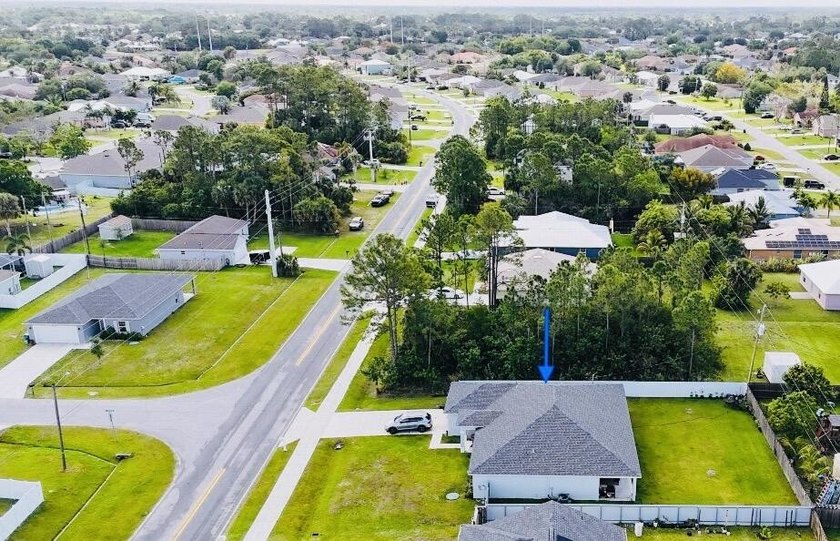 Beautiful 2022 CBS home featuring 4 bedrooms, 2 bathrooms, and a - photo 11