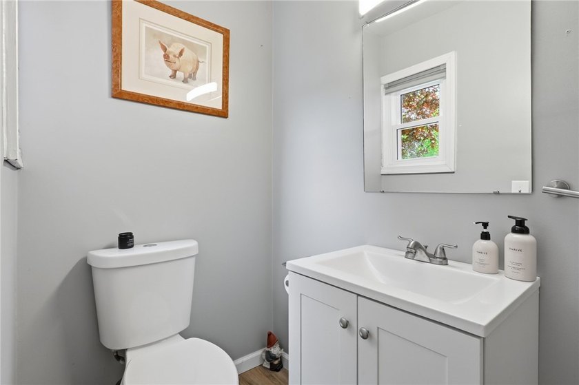 Welcome to effortless living in East Irondequoit, just moments - photo 17
