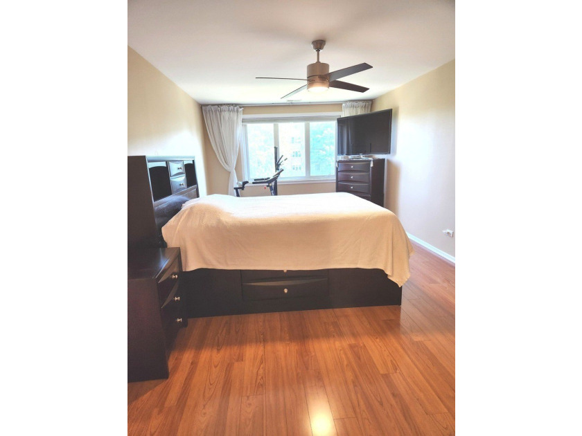 WELCOME HOME TO THIS BEAUTIFULLY UPDATED 2 BEDROOM AND 2 BATH - photo 8